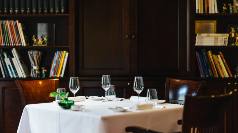 Bibliothek Tisch_Caroussel Nouvelle_Roel Ruijs