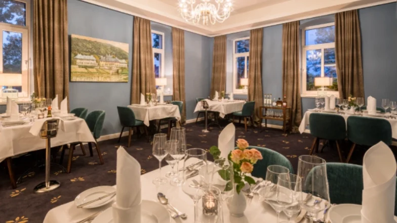 Quartier5-Kronleuchterzimmer